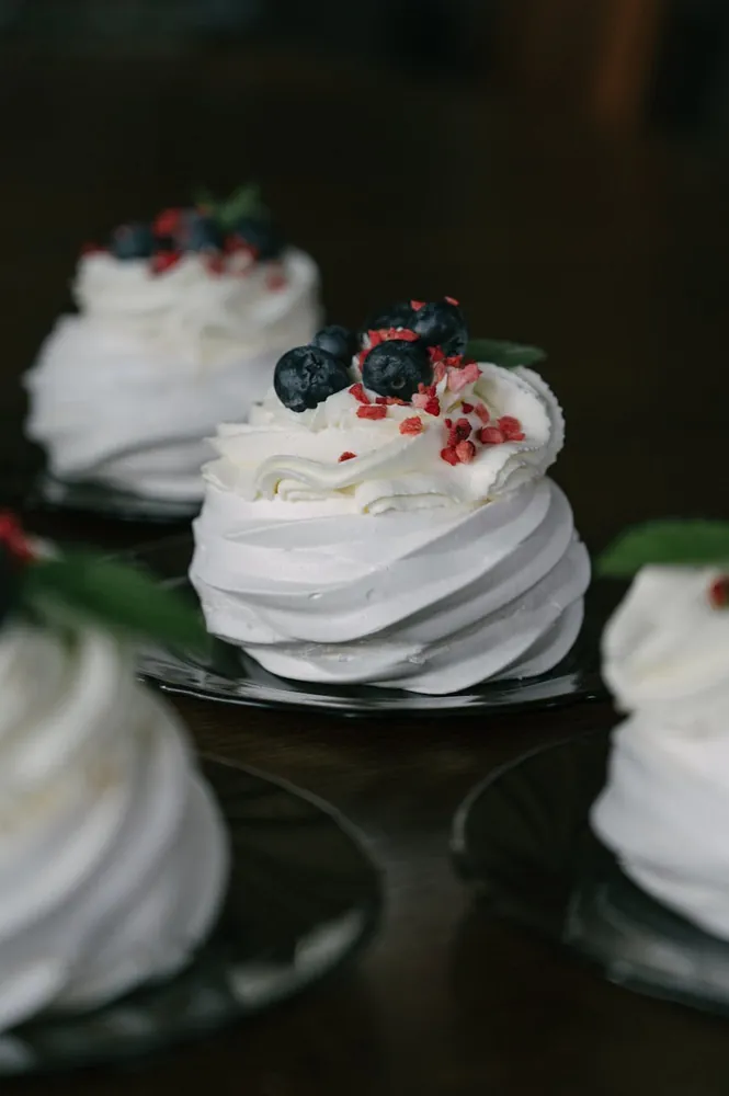 A Practical Approach to Baking Mini Pavlovas with Seasonal Ingredients